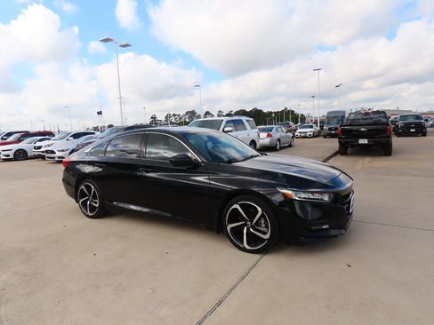 Used 2018 Honda Accord Sport image 7