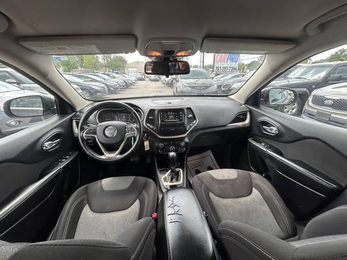Used 2014 Jeep Cherokee Latitude FWD image 14