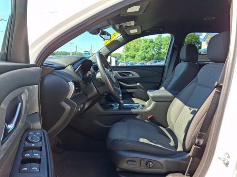 Used 2023 Chevrolet Traverse LT AWD/4WD image 16