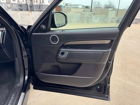 Used 2017 Land Rover Discovery HSE Luxury image 32