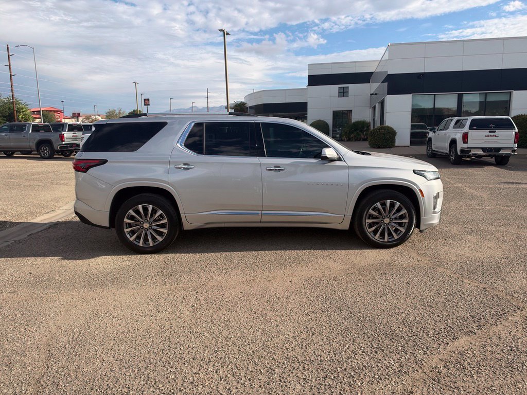 Used 2022 Chevrolet Traverse Premier FWD image 4