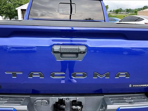 Used 2024 Toyota Tacoma TRD Off-Road w/ TRD Off Road Upgrade Package AWD/4WD image 27