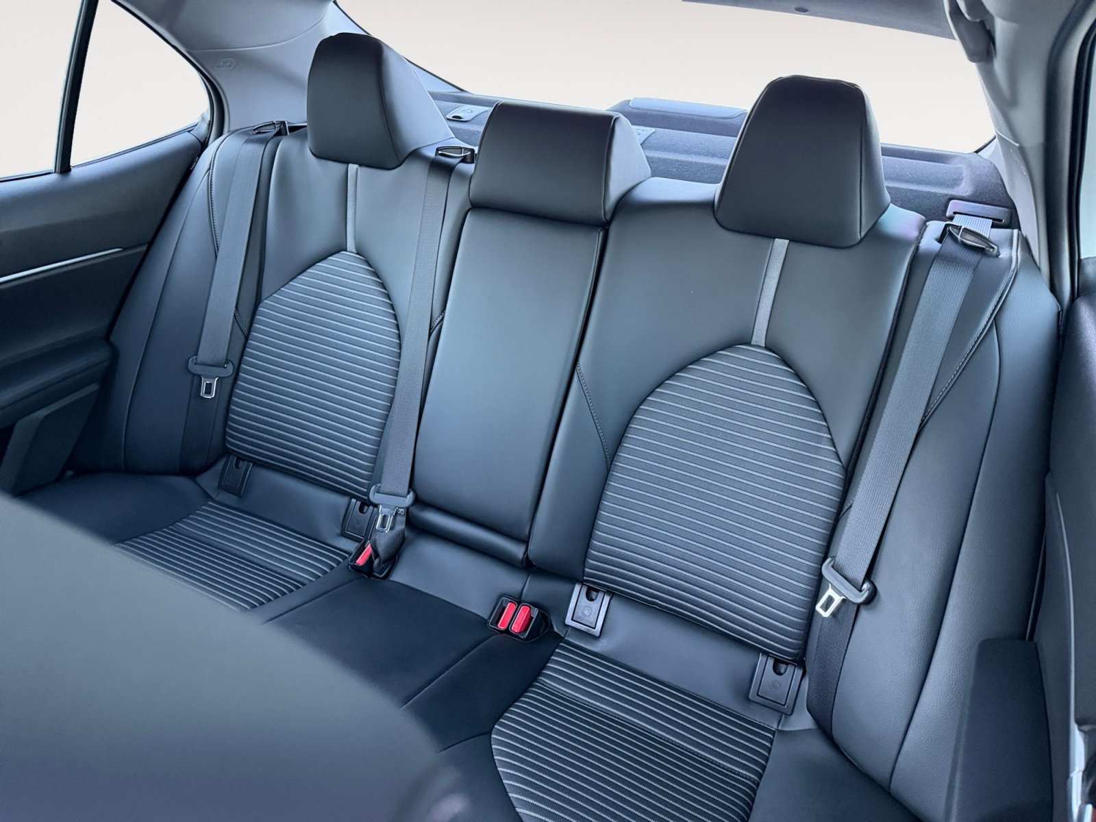 Used 2021 Toyota Camry SE w/ Carpet Mat Package (TMS) FWD image 13