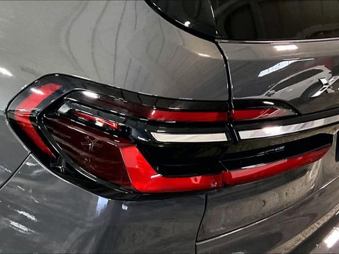 Used 2023 BMW X7 xDrive40i w/ M Sport Package image 28