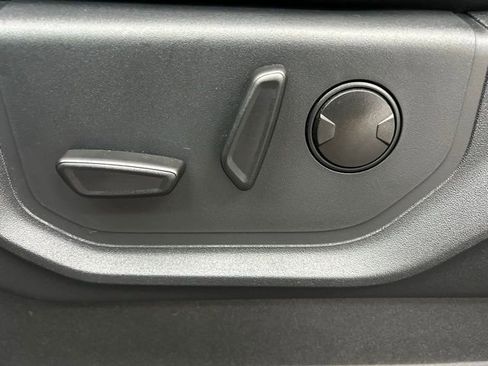 Used 2022 Ford F250 Lariat w/ Black Appearance Package image 12