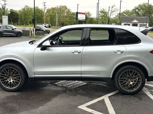 Used 2017 Porsche Cayenne Platinum Edition AWD/4WD image 3
