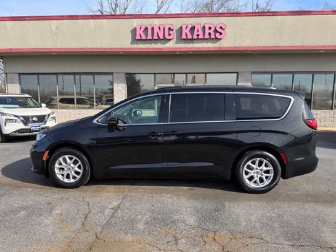 Used 2022 Chrysler Pacifica Touring-L image 5