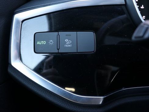 Used 2025 Audi Q3 2.0T Premium image 18