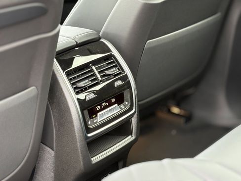 Used 2026 BMW X7 xDrive40i w/ M Sport Package image 21