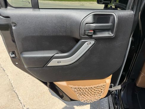 Used 2013 Jeep Wrangler Unlimited Sahara w/ Dual Top Group AWD/4WD image 18