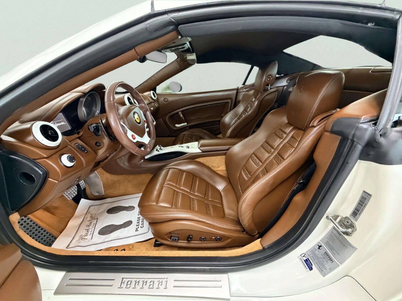Used 2012 Ferrari California RWD image 32