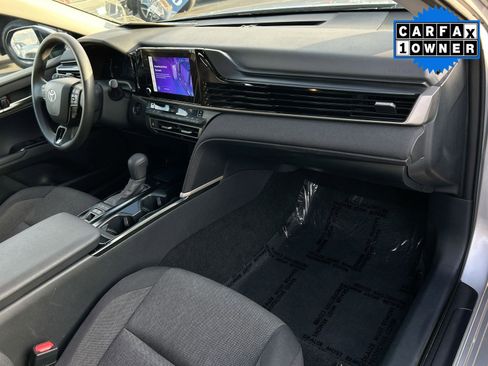 Used 2025 Toyota Camry SE image 27