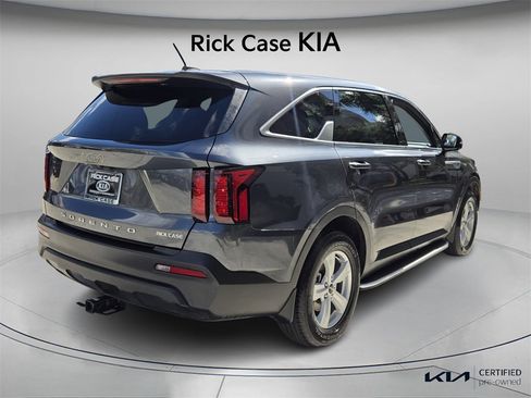 Used 2022 Kia Sorento LX image 7