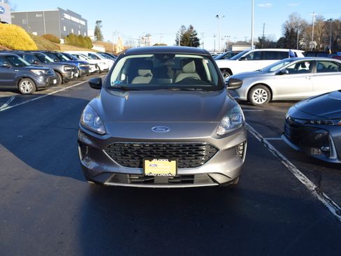 Used 2022 Ford Escape SE w/ Cold Weather Package image 2