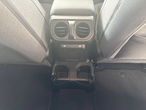 Used 2025 Jeep Wrangler Unlimited Sport AWD/4WD image 28