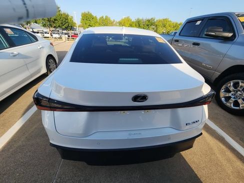 Used 2023 Lexus IS 300 w/ Comfort Package RWD image 5