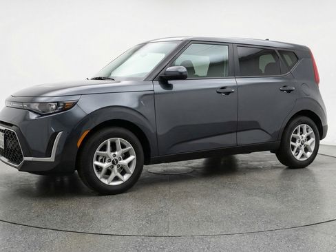 Used 2025 Kia Soul LX w/ LX Technology Package image 3