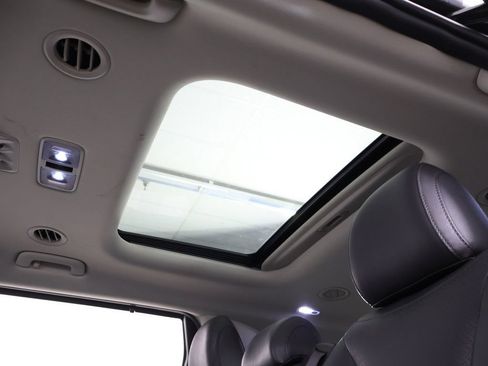 Used 2024 Kia Carnival SX Prestige FWD image 25