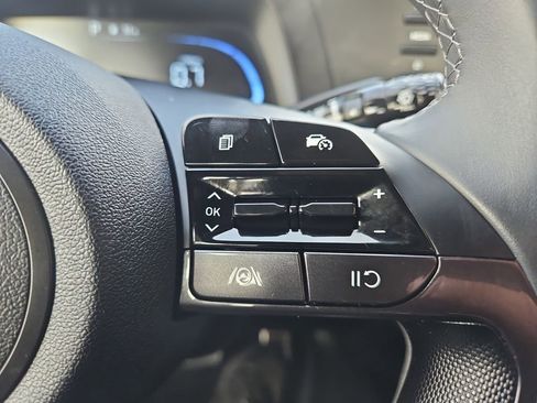 Certified 2025 Hyundai Elantra Sport image 12