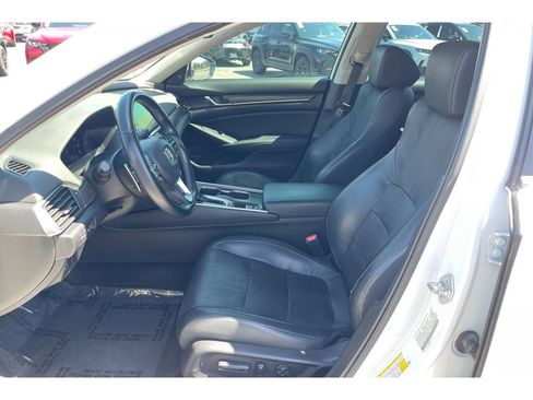 Used 2018 Honda Accord Touring image 10