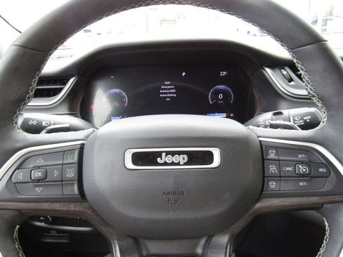 Used 2023 Jeep Grand Cherokee L Limited AWD/4WD image 12