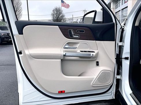 Certified 2023 Mercedes-Benz GLB 250 4MATIC image 18