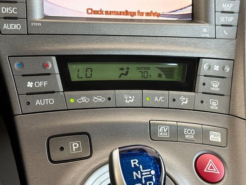 Used 2015 Toyota Prius Five w/ Advanced Technology Package FWD image 23
