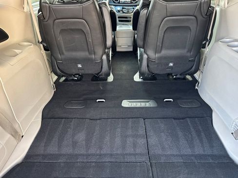 Used 2020 Chrysler Pacifica Limited w/ Advanced Safetytec Group image 16