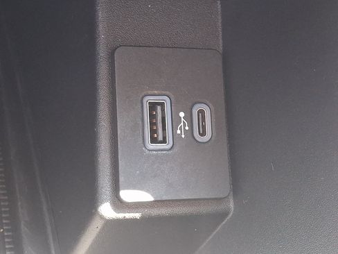 Used 2022 Ford Edge Titanium w/ Equipment Group 301A AWD/4WD image 25