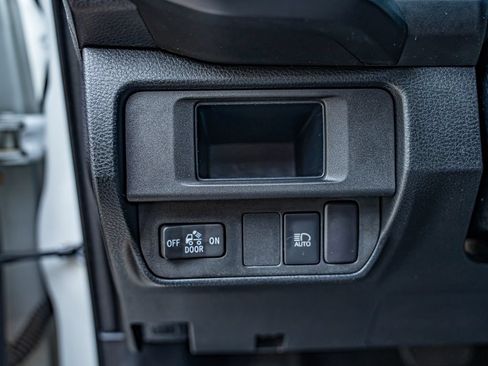Used 2018 Toyota Tacoma SR w/ SR Convenience Package RWD image 19