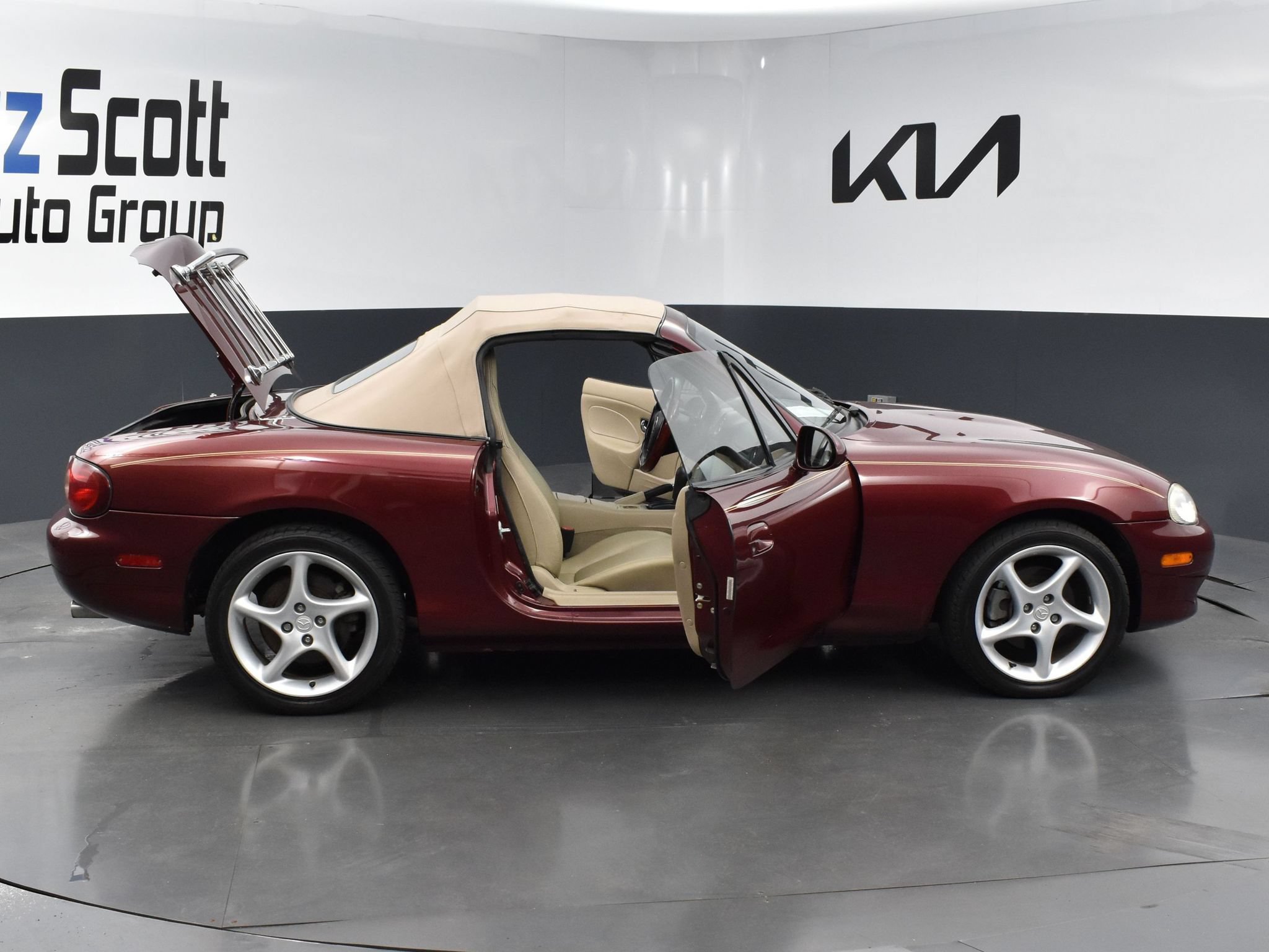 Used 2003 MAZDA MX-5 Miata RWD image 28