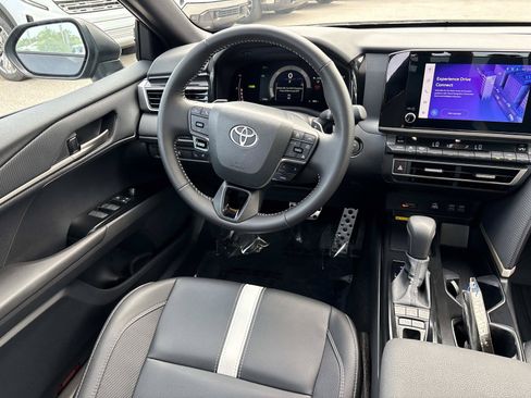 Used 2026 Toyota Camry SE FWD image 28