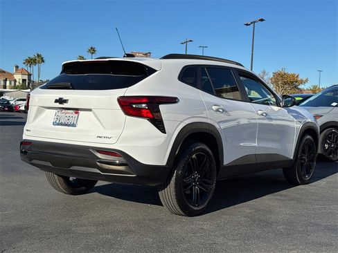 Used 2025 Chevrolet Trax ACTIV image 12