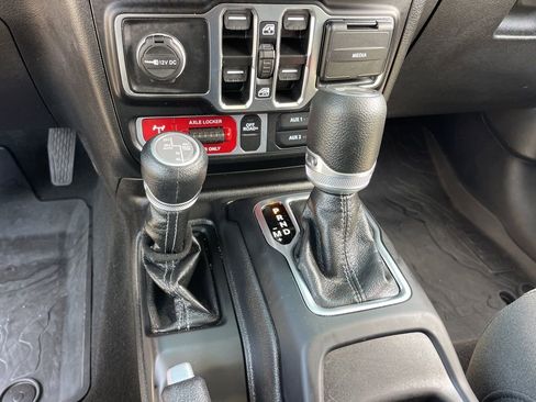 Certified 2025 Jeep Wrangler Unlimited Sport S 4xe image 15