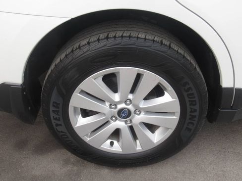 Used 2017 Subaru Outback 2.5i Premium AWD/4WD image 8