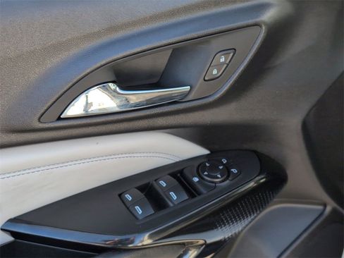 Used 2025 Chevrolet Trax LT w/ LT Convenience Package image 17