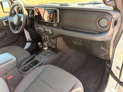 Used 2025 Jeep Wrangler Unlimited Rubicon w/ Convenience Group AWD/4WD image 14