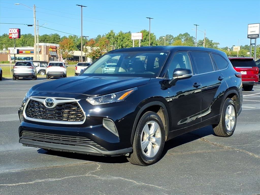 Used 2022 Toyota Highlander L FWD image 1