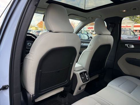 Used 2025 Volvo XC40 B5 Plus w/ Protection Package Premier image 38