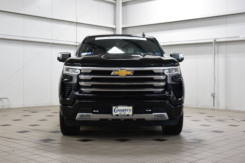 Used 2023 Chevrolet Silverado 1500 High Country w/ High Country Premium Package AWD/4WD image 2