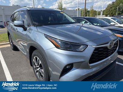 Used 2022 Toyota Highlander XLE