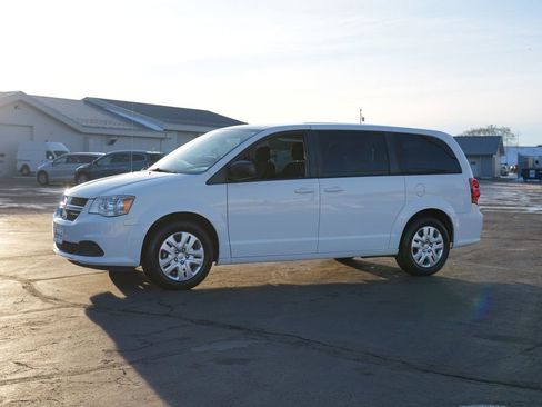 Used 2018 Dodge Grand Caravan SE w/ UConnect Hands-Free Group image 6