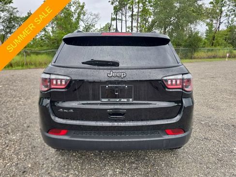 Certified 2025 Jeep Compass Latitude w/ Convenience Group AWD/4WD image 4