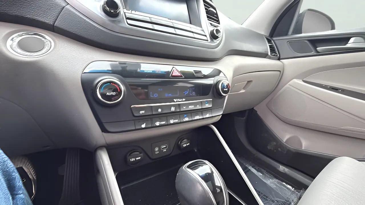 Used 2018 Hyundai Tucson Value AWD/4WD image 19