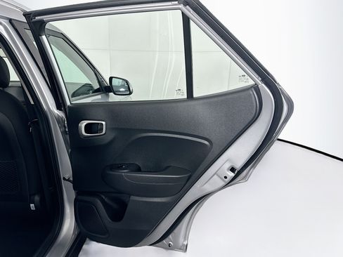 Used 2025 Hyundai Venue SEL FWD image 29