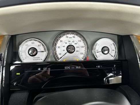 Used 2020 Rolls-Royce Dawn image 26