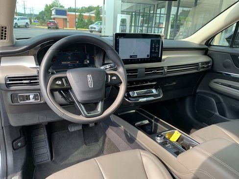 Used 2023 Lincoln Corsair AWD w/ Equipment Group 101A image 19