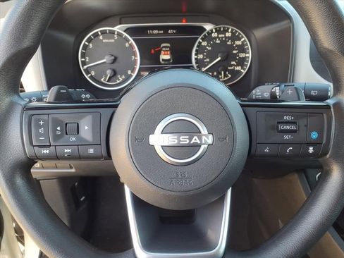 Used 2023 Nissan Rogue SV image 30
