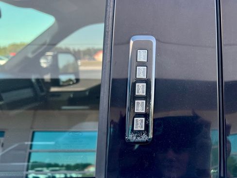 Used 2019 Ford F250 Lariat w/ Lariat Ultimate Package image 9