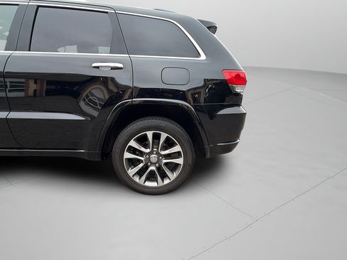 Used 2018 Jeep Grand Cherokee Overland AWD/4WD image 34